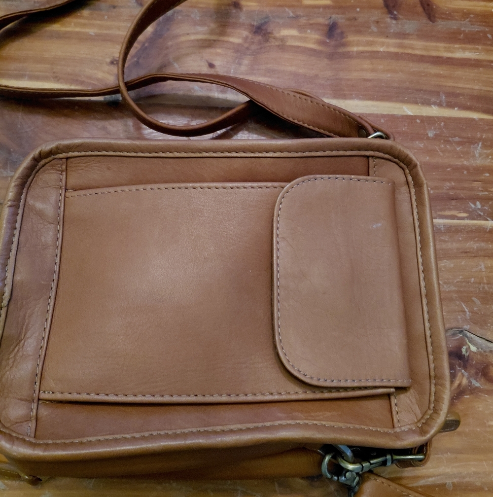Clava Excellant Brown Leather Crossbody/Travel Bag for Men Or Women NWOT